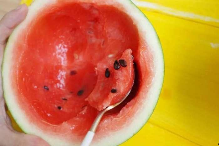 吃瓜吃到嘴巴外翻,嘴巴外翻的尴尬瞬间