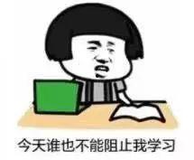 拿着板凳等着吃瓜,见证历史时刻的群众现场