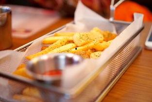 呆瓜兄弟吃炸鸡