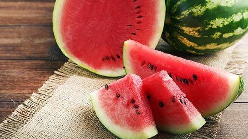 吃瓜西瓜腹胀,揭秘夏日消暑美食背后的健康隐患