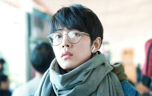 吃瓜元素表肖战,瓜田里的明星，甜蜜与争议并存