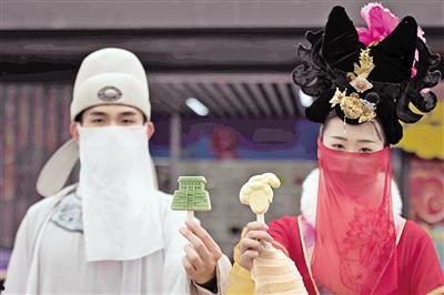 唐仕女吃瓜摆件图片,古韵盎然的生活摆件赏析