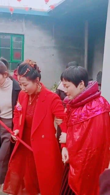 吃自己瓜的新郎,揭秘新郎吃自己瓜的甜蜜真相