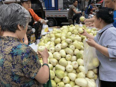 吃蜜瓜配图,甜蜜搭配，尽享美味时光